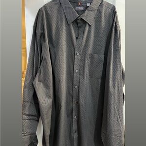 4XLT Men's Dark Gray Dot-Pattern Button-Up Shirt